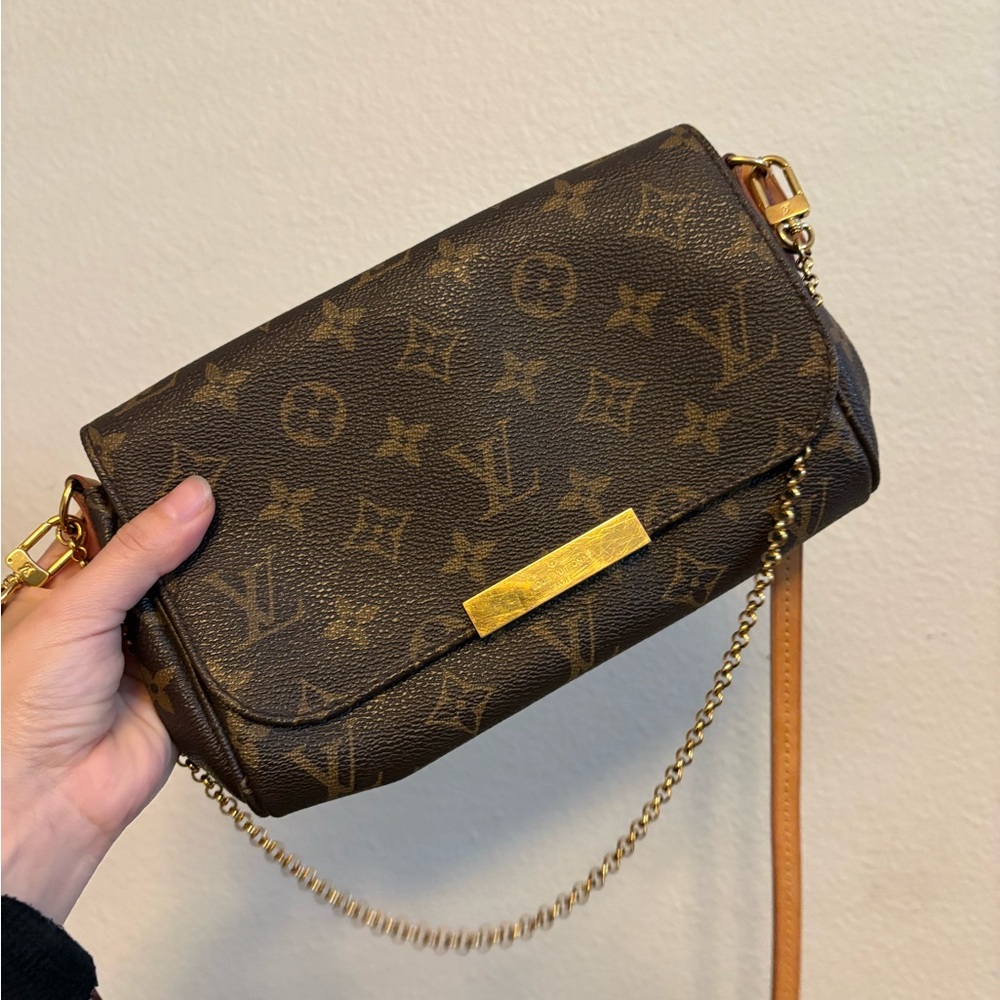 Luxury Favorite pm Crossbody Bag